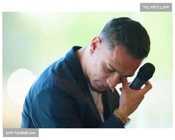 安东尼控诉曼联缺乏尊重自曝离队前被迫在175镑酒店滞留40多天